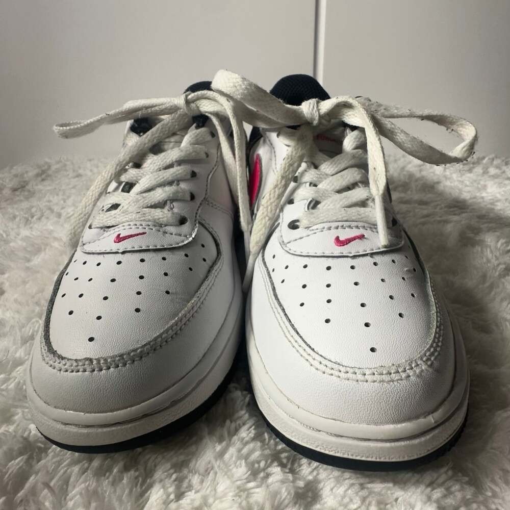 Nike Little Kid's Nike Force 1 White/Fierce Pink 13C - Picture 2 of 7